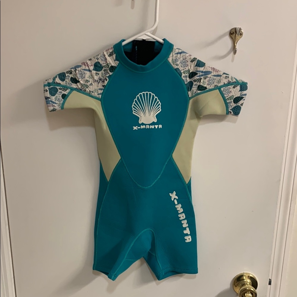 X-Manta Cream and Green Rashguard Swimwear Short Sleeves in Sz M